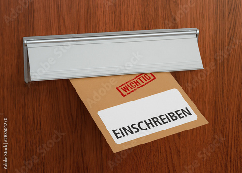 Post mit der Beschriftung Einschreiben