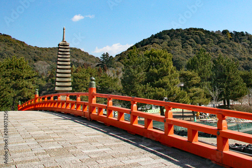 京都宇治の十三重石塔