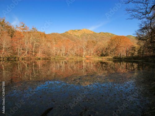 刈込池と紅葉（夕方） 福井県大野市