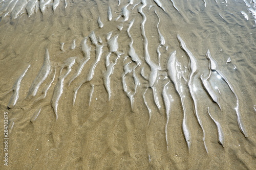 Marcas de agua en arena de playa