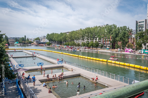 Canal et bassin de la Villette à Paris