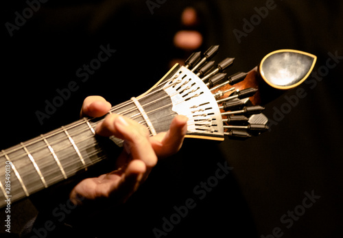 Guitare portugaise, indispensable au Fado, à Coimbra, Portugal (détail)