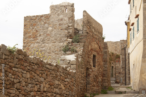 isola del Giglio toscana Italia centro storico castello