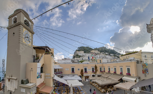 Die berühmte Piazzeta (Piazza Umberto) im Zentrum von Capri, Italien