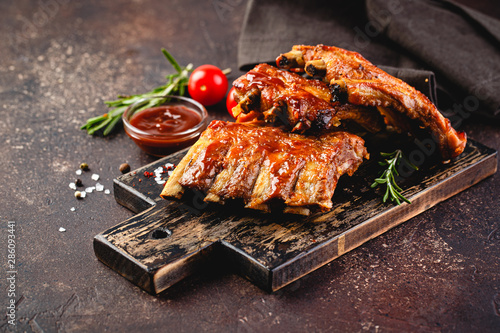 Roasted barbecue pork ribs