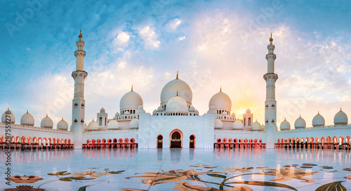 Sheikh Zayed Grand Mosque in Abu Dhabi panoramic view