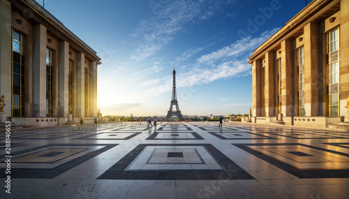 Wczesnego poranku widok wieża eifla, Paryż, Francja