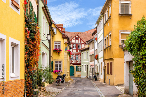 Farbenfrohe historische Straße in Bamberg