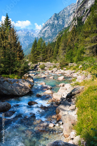 Vista delle montagne in Val di Mello, Italia 