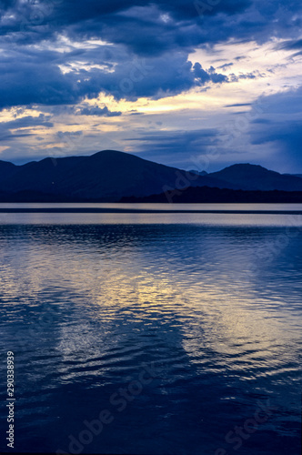 Crépuscule sur le loch Lomond, Ecosse