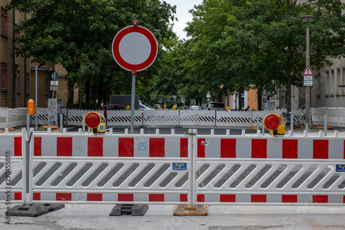 Strassensperrung auf Grund einer Baustelle in Berlin-Prenzlauer Berg