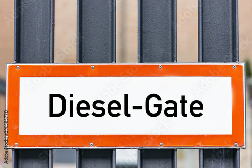 Hinweis Schild Diesel Gate Betrug