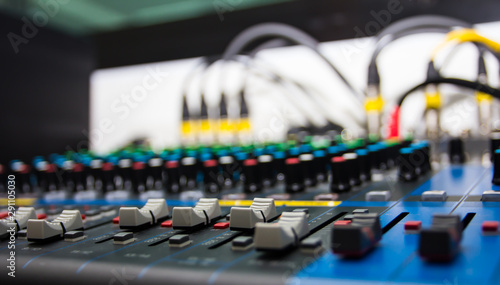 Audio sound mixer control, electornic device