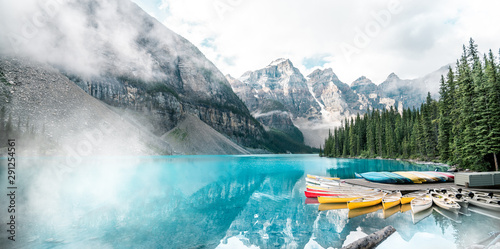 Piękny Morena jezioro w Banff parku narodowym, Alberta, Kanada