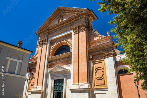 The cathedral of the city of Amelia, in Umbria. The Roman-Gothic church of Sant'Agostino has a Gothic portal on the facade, with tympanum. The gable, columns with capitals and the rose window.