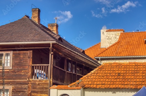 Kazimierz Dolny miasteczko turystyczne, charakterystyczny styl budowania domów i dachów