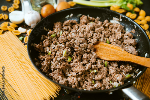 pan fried minced pork to Italian pasta, raw spaghetti, pasta