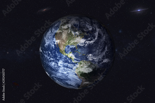 Planeta Ziemia z nocnymi światłami miasta w przestrzeni z daleką galaktyką w tle. Ameryka Północna i Południowa. Zmierzch Błękitna planeta. Fantastyka naukowa. Elementy tego obrazu zostały dostarczone przez NASA