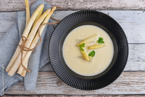 White asparagus cream soup