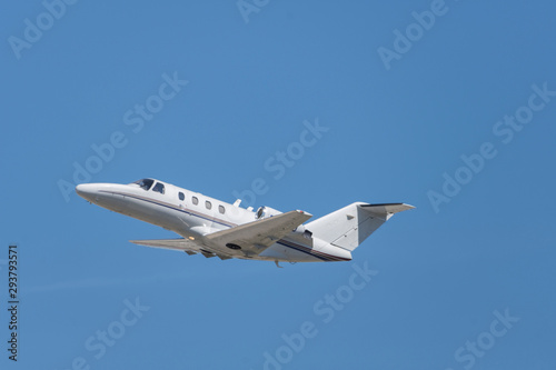 pequeño avión jet privado