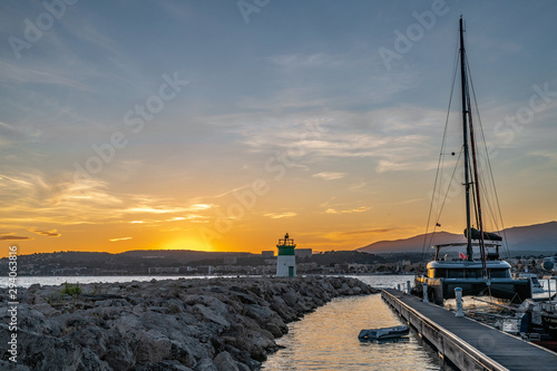 coucher de soleil sur le port de Saint Laurent du var