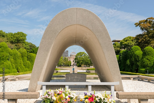 広島平和記念公園 原爆死没者慰霊碑
