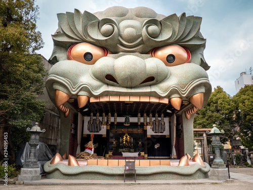 Lion's head at Yasaka Namba temple, osaka