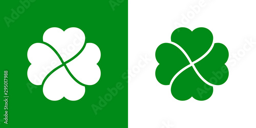 Logotipo con trebol 4 hojas con espacio negativo en verde y blanco