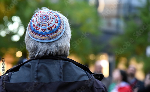 Jude mit Kippa auf einer Demonstration