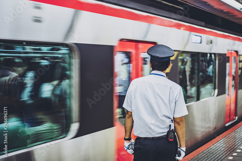 電車・駅員