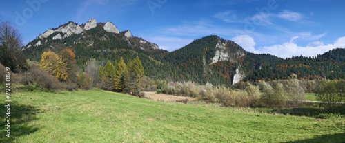 Panorama Pieniny Sromowce Wyżnie - widok na: Trzy Korony z okolicy Schroniska Trzy Korony