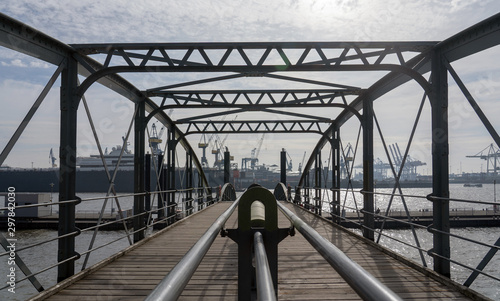 Fähranleger am Fischmarkt Hamburg, bereinigt