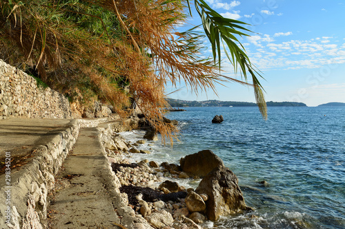 piękne wybrzeże w Chorwacji, morze Adriatyckie, plaża