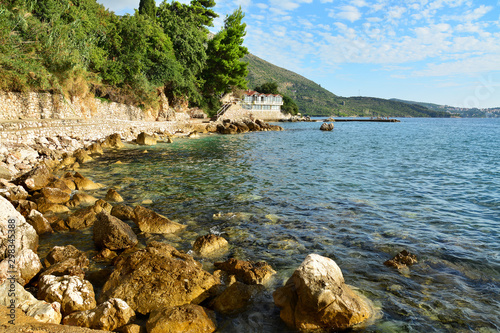 piękne wybrzeże w Chorwacji, morze Adriatyckie, plaża