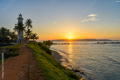 levée de soleil sur le phare de galle fort au Sri Lanka