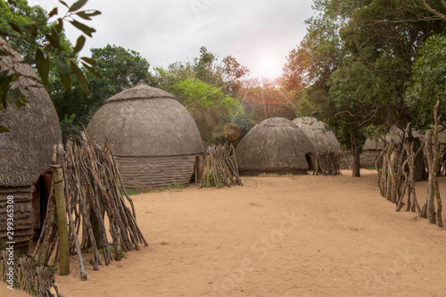 Hütten eines Zulu Dorfes