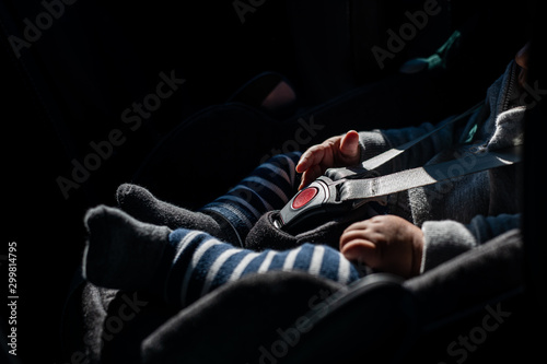 Fotelik - bobas dziecko w samochodzie - bezpieczeństwo