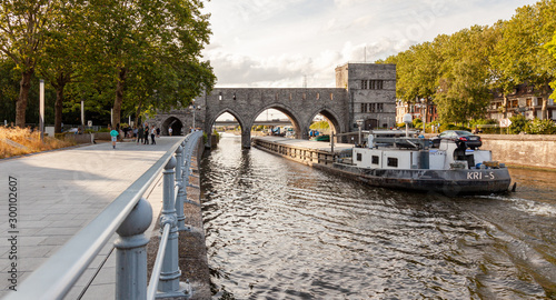 Le pont des trous