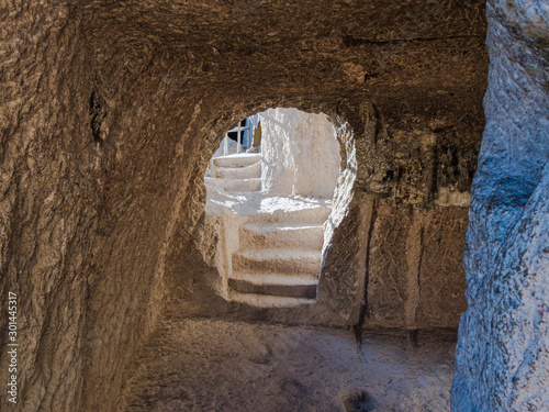 Vardzia, Wardsia ist eine Höhlenstadt westlich der Stadt Achalkalaki in der Munizipalität Aspindsa, in der Region Samzche-Dschawachetien im Süden Georgiens,