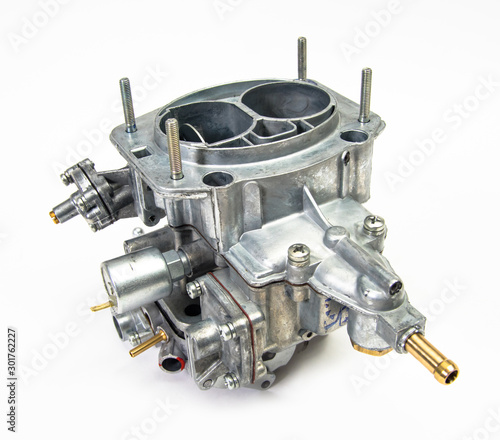 The carburetor of the internal combustion engine