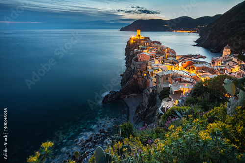 Vernazza zachód słońca, Cinque Terre, Liguria, La Spezia, Włochy