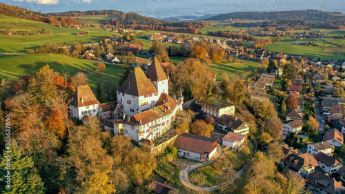 Das Schloss Worb auf der Vogelperspektive