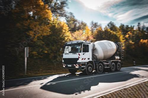 Beton Fahrmischer dynamisch