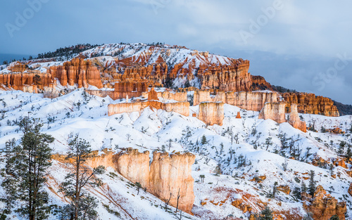 Last light before sunset on the pink cliffs of Bryce Canyon, Utah.