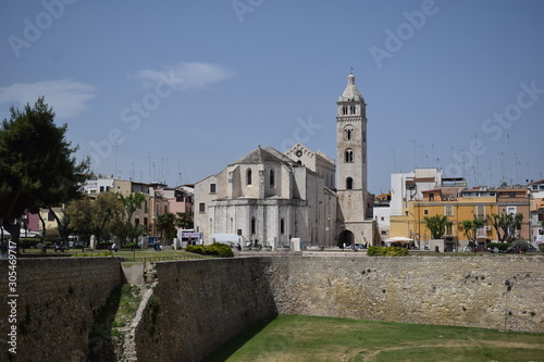 Barletta _italia le sue chiese e il suo castello semplicemente fantastico