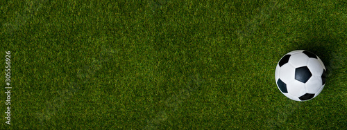 Zbliżenie piłki nożnej piłka na zielonej trawie