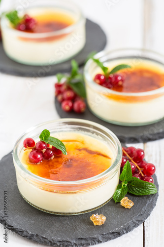 Creme brulee - french vanilla cream dessert