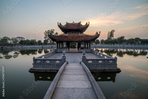 Symmetric Den Do Shrine