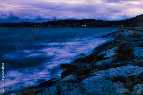 natura mare nuvole onde inverno tempesta maltempo lunga esposizione effetto seta formia lazio panorama tramonto golfo autunno sera scogli pietre nature landscape beauty cloudy day sky clouds space