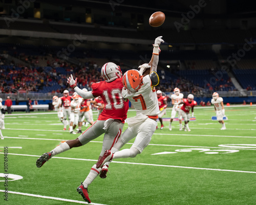 Great action photos of high school football players making amazing plays during a football game